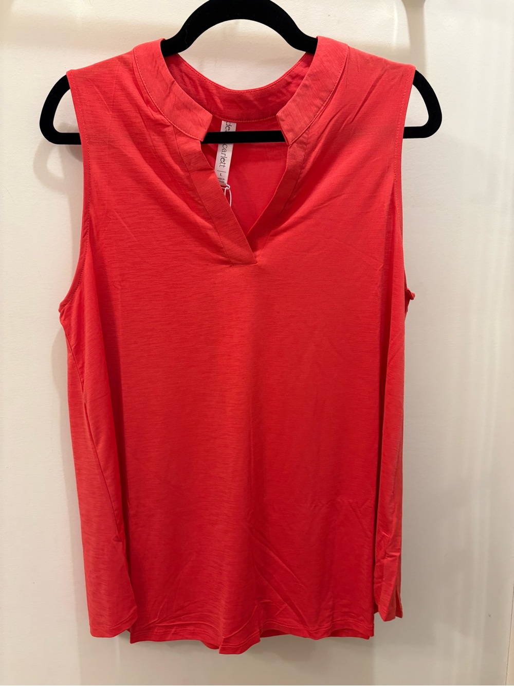 NWT Dear Scarlett Sleeveless V-Neck Tank Top